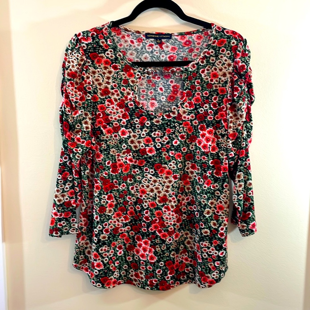 Gently used Adrienne Vittadini Flower Pattern Blouse with Accent Piece sz Large